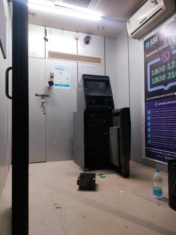 उमरगा तालुक्यात एसबीआय बँकेचे एटीएम फोडले