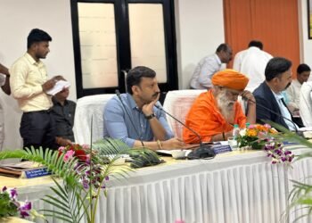 धाराशिव – तुळजापूर – सोलापूर रेल्वे मार्गात जमीन जाणाऱ्या शेतकऱ्यांना पाचपट मोबदला द्या – खा. ओमप्रकाश राजेनिंबाळकर