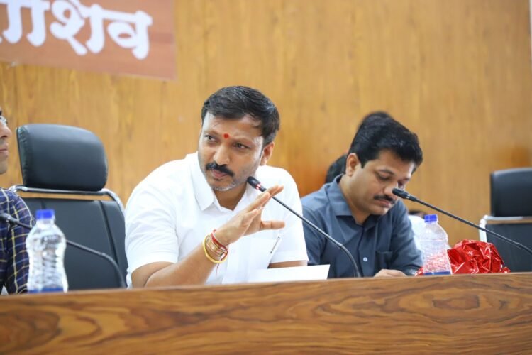 महामार्ग करा मात्र शेतकऱ्याच्या जमिनीला समृद्धी महामार्गाप्रमाणे भाव द्या