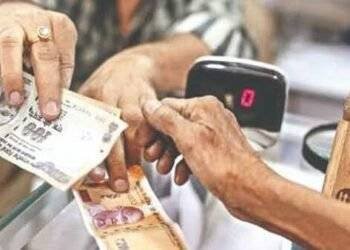 परंडा : शेतकऱ्याकडून लाच घेताना विस्तार अधिकारी आणि ग्रामविकास अधिकारी चतुर्भुज