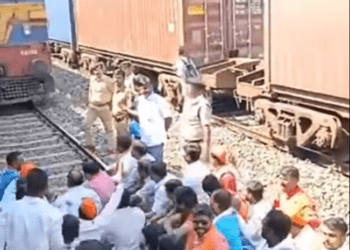 मराठा आरक्षण : रेल रोको आंदोलन करणाऱ्या कार्यकर्त्यावर गुन्हे दाखल