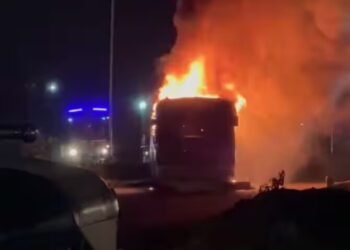 उमरग्याजवळ बस जाळल्याप्रकरणी गुन्हा दाखल