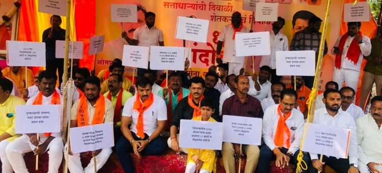 प्रलंबित पिक विमा व शेतकऱ्यांच्या विविध मागण्यासाठी ठाकरे सेनेचे धरणे आंदोलन