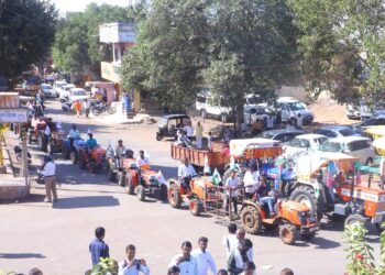 स्वाभिमानीचा ट्रॅक्टर मोर्चा जिल्हाधिकारी कार्यालयावर धडकला