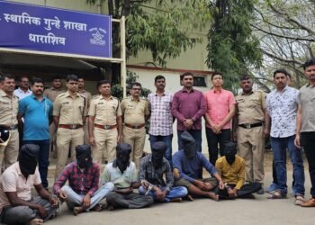 तेरखेड्यात पोलिसांच्या वाहनावर दगडफेक