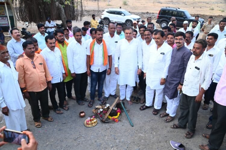 नळदुर्ग – अक्कलकोट रस्त्याच्या दुरुस्ती कामास सुरवात