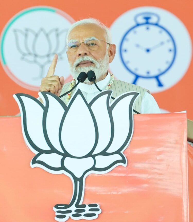 ज्यांनी तुमचे पाणी थांबवले त्यांना तुम्ही मतदान करताल का – नरेंद्र मोदी ( VIdeo )