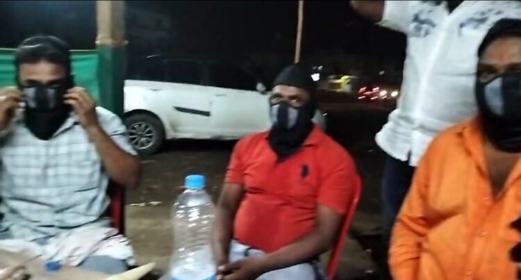 गुटख्याची गाडी लुटणाऱ्या आरोपींना शहर पोलिसांचे अभय