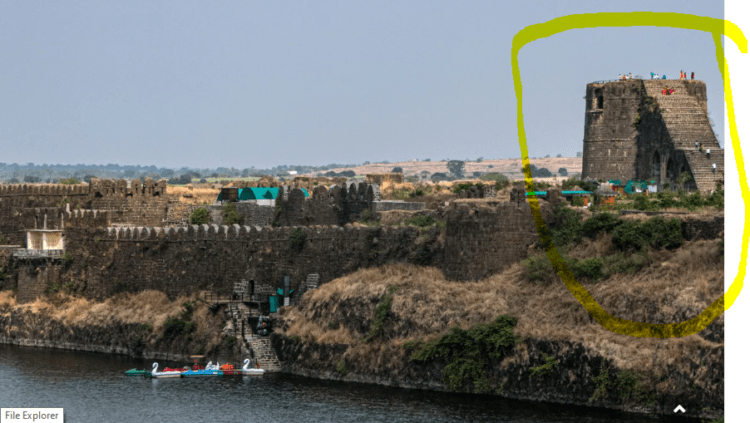 नळदुर्ग किल्ल्यात सेल्फीचा मोह नडला