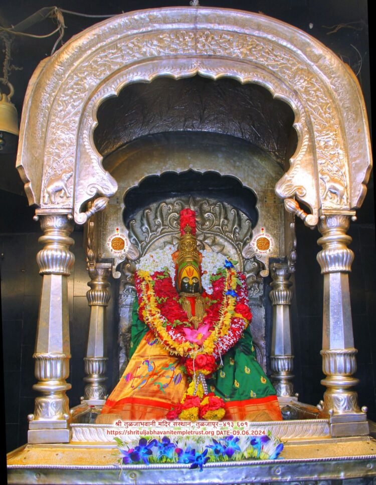 तुळजाभवानी मंदिरात गाभाऱ्यात प्रवेश करणाऱ्यांची नोंद