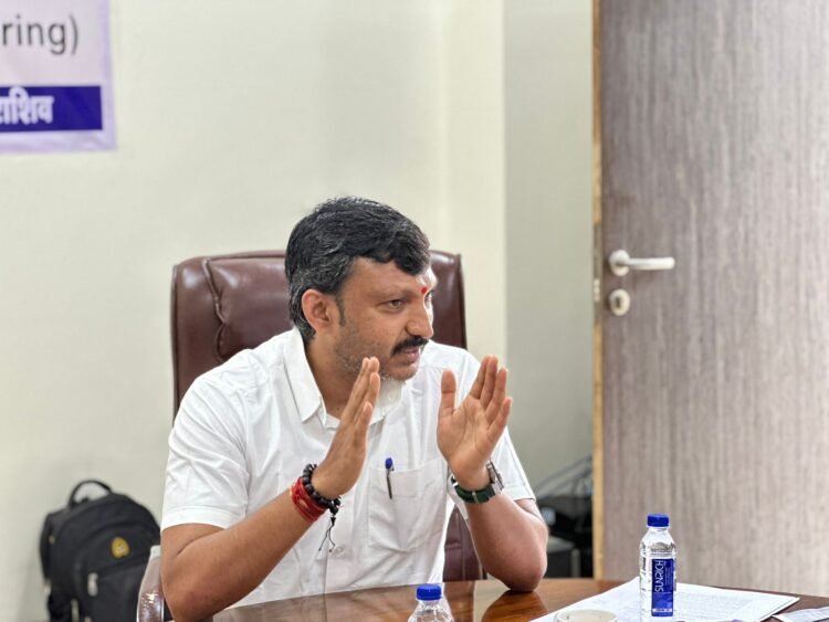 विजेच्या कामात हयगय नको, शेतकऱ्यांना लवकर वीज मिळण्यासाठी कामे वेळेत पुर्ण करा