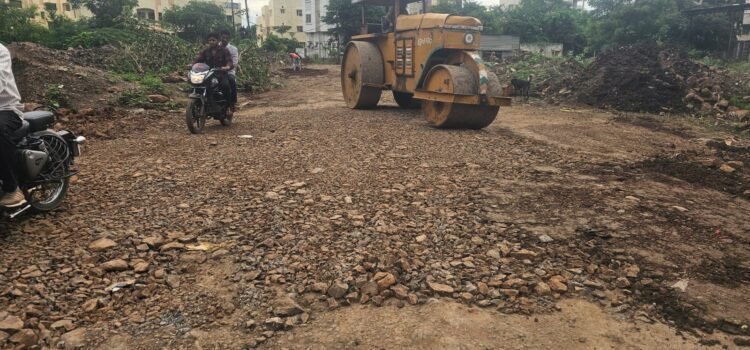 आ. राणा पाटलांच्या झाडाझडतीनंतर धाराशिव शहरातील खराब रस्त्याची दुरुस्ती सुरु