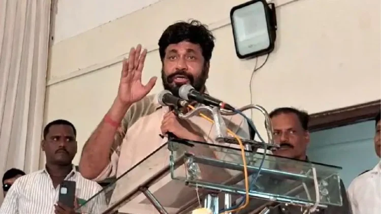 आमचे २५ आमदार निवडून आल्यानंतर प्राध्यापकांचा पगार कमी करणार – बच्चू कडू