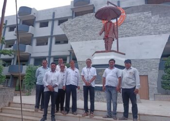 धाराशिव जिल्हाधिकाऱ्यांच्या आदेशाला स्थगिती: मुख्यमंत्र्यांच्या निर्णयावर प्रश्नचिन्ह