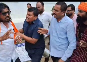 धाराशिव पोलीस अधीक्षक कार्यालयात शिवप्रेमींचा राडा