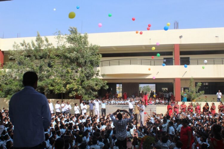 धाराशिव : श्री श्री रविशंकर विद्यामंदिर शाळेचा फी वसुलीबाबत मनमानी कारभार