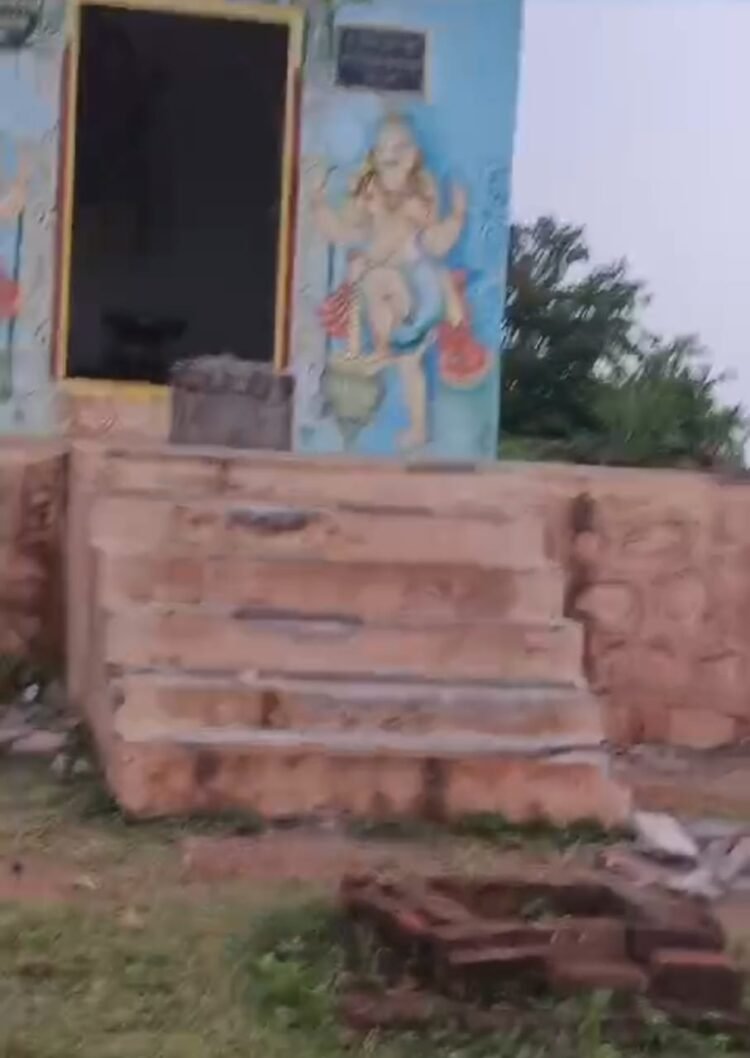 अणदूर गाव बंद: महादेव मंदिर विटंबनेनंतर संतप्त वातावरण