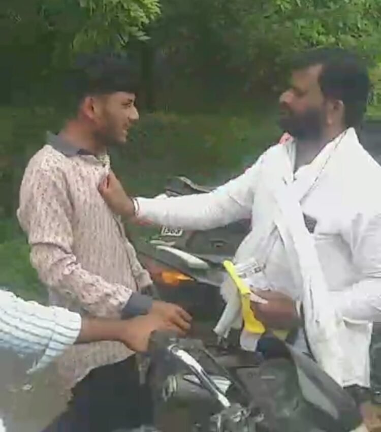 श्रद्धेच्या ठिकाणी दादागिरी, प्रशासनाचे दुर्लक्ष