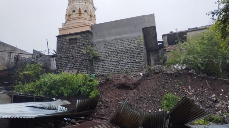 धाराशिव : मुसळधार पावसात मंदिराच्या मागील भिंत कोसळून शेळ्या, कोंबड्यांचा मृत्यू