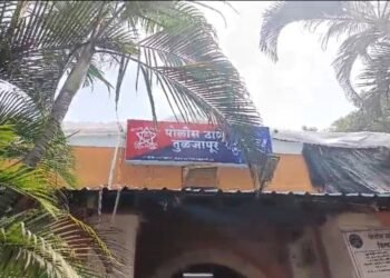 तुळजापुरात जुगार खेळताना दोन आरोपींना अटक