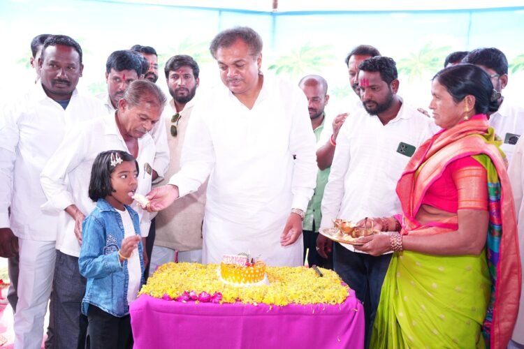 आमदार राणाजगजितसिंह पाटील यांचा जन्मदिवस