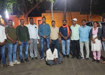 दत्तात्रय मामाच्या मोबाईलसाठी ११ पोलिसांचा ‘शो ऑफ फोर्स’!