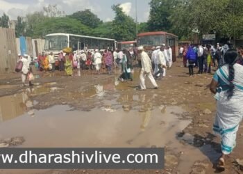 धाराशिव बसस्थानक : चिखल, गर्दी आणि चोऱ्यांचं त्रिकूट!