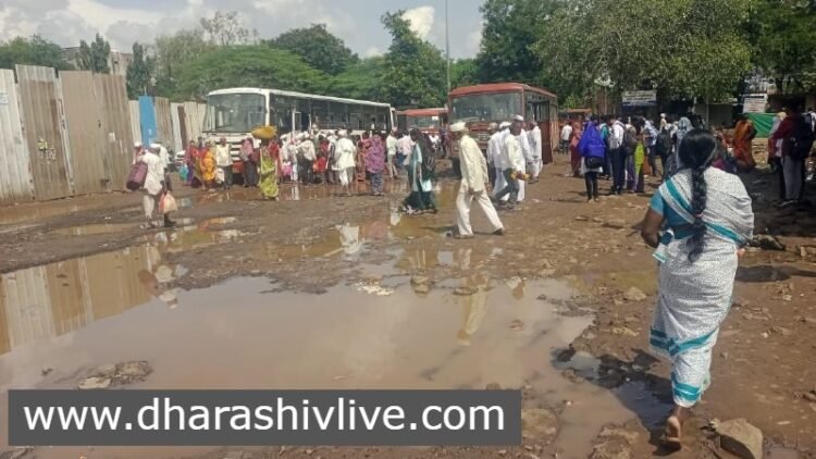 धाराशिव बसस्थानक : चिखल, गर्दी आणि चोऱ्यांचं त्रिकूट!