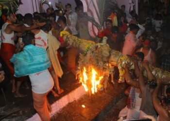 तुळजापूर येथे दिपावलीनिमित्त भेंडोळी उत्सव मोठ्या उत्साहात साजरा