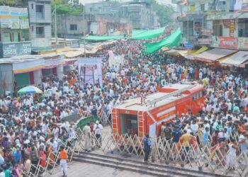 तुळजापूर : प्रशासनाच्या नियोजन शून्यतेमुळे शारदीय नवरात्र महोत्सवात हजारो भाविकांची हेळसांड