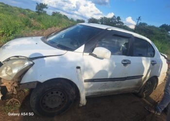 मुरुम पोलिसांची बनावट कारवाई: अपघातग्रस्त कारमधील गुटखा कोथळी चेक पोस्टवर पकडल्याचे खोटे दाखवले!