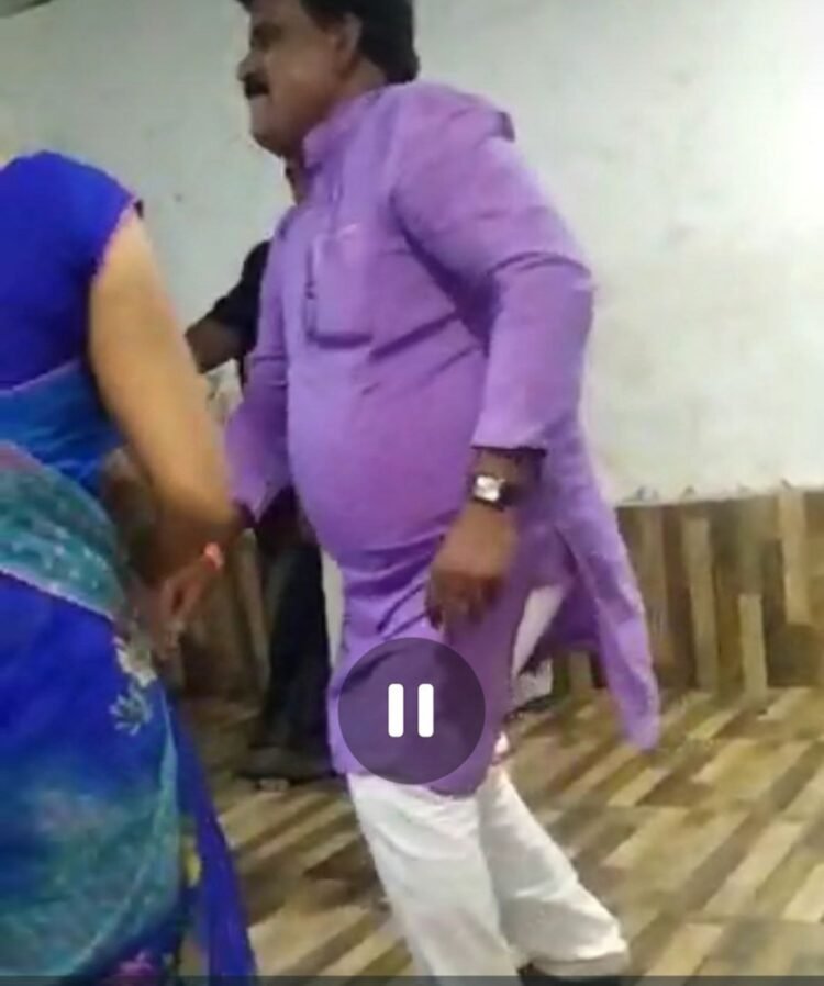 धाराशिवमध्ये “गाडी घुंगराची!” राजकारणाचा तमाशा व्हायरल!