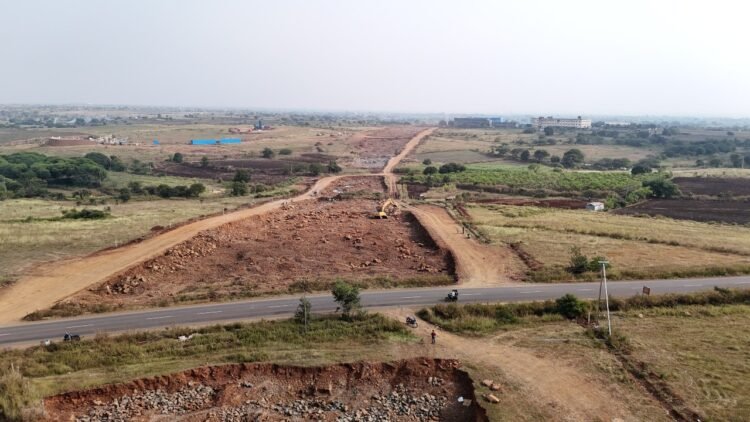 धाराशिव-तुळजापूर रेल्वेमार्गाचे सात किलोमीटरचे पायाभूत काम पूर्ण