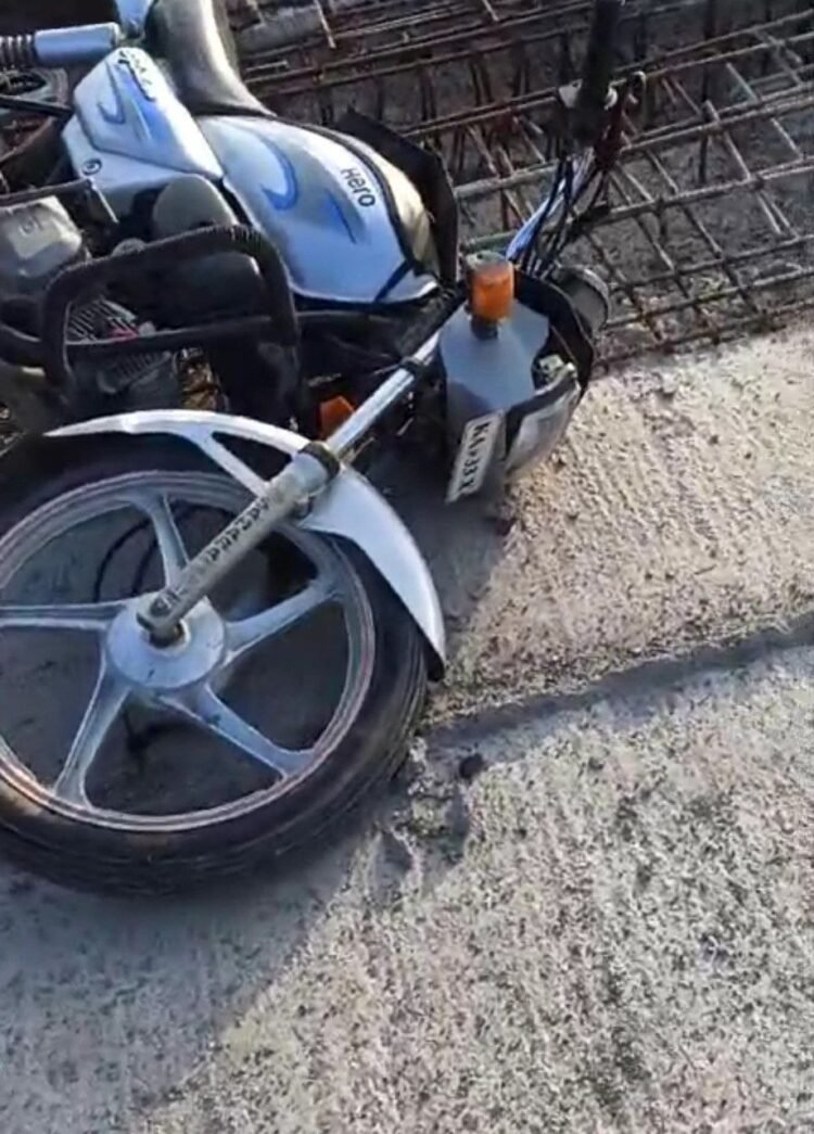 नळदुर्ग बायपासवर अपघात: चार तरुण गंभीर जखमी