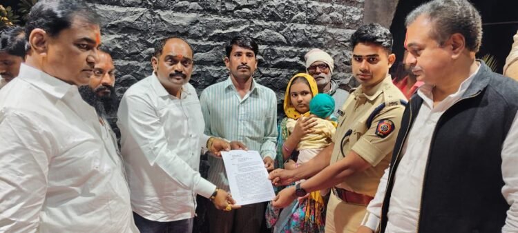 तुळजापुरात शेतकऱ्याचे उपोषण सुरू, पोलिसांवर गंभीर आरोप