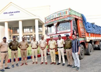 ट्रकचालकाची फसवणूक करून २ कोटींहून अधिक किमतीचा माल लुटणाऱ्या टोळीला नळदुर्ग पोलिसांनी बेड्या ठोकल्या