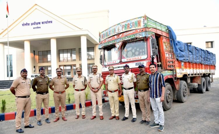 ट्रकचालकाची फसवणूक करून २ कोटींहून अधिक किमतीचा माल लुटणाऱ्या टोळीला नळदुर्ग पोलिसांनी बेड्या ठोकल्या