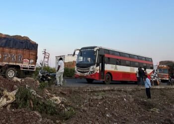 धाराशिवमध्ये अपघातांमुळे संतप्त नागरिकांचा रास्ता रोको