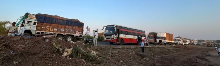 धाराशिवमध्ये अपघातांमुळे संतप्त नागरिकांचा रास्ता रोको