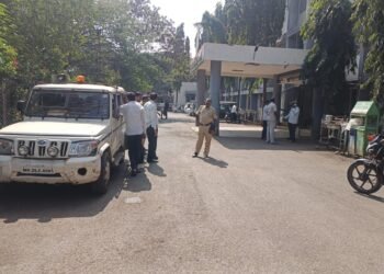 खामसवाडी पाझर तलाव क्र. १ च्या दुरुस्ती कामात भ्रष्टाचार