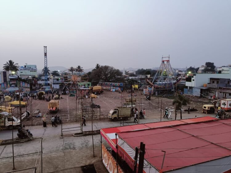 धाराशिवच्या ख्वाजा शमशोद्दिन गाजी उरुसात ठेकेदारांचे अतिक्रमण, भाविक हैराण