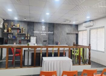 धाराशिव तहसीलदार मॅडमचं ‘आपकी अदालत’ ! सरकारी केबिनचं नवं नामकरण !!