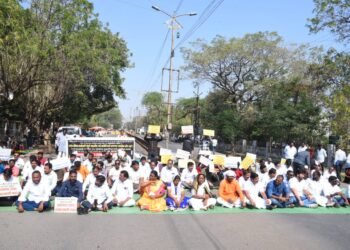 नाक दाबले नि तोंड उघडले ! धाराशिवकरांच्या आंदोलनाने नगर परिषद प्रशासन नमले