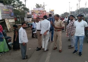 धाराशिवचे वाहतूक पोलीस: सिग्नल गायब, पण पिचकाऱ्यांच्या फॉर्मात!