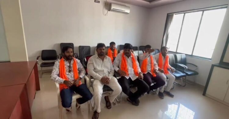 धाराशिव । मराठा आंदोलकांनी जिल्हाधिकारी कार्यालयात स्वतःला कोंडून घेतले