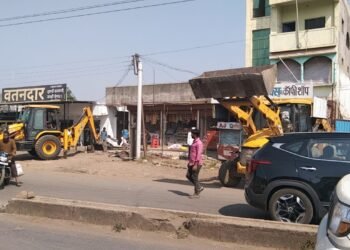 धाराशिव शहरात अतिक्रमणांवर बुलडोझर