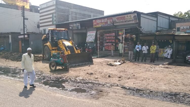 धाराशिव शहरात अतिक्रमणांवर बुलडोझर
