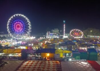 उरुसात नियमांची पायमल्ली: जिल्हा प्रशासनाच्या दुर्लक्षाचा ठेकेदारांचा फायदा