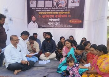 धाराशिवमध्ये हॉट मिक्स रस्त्याच्या कामासाठी आमरण उपोषण