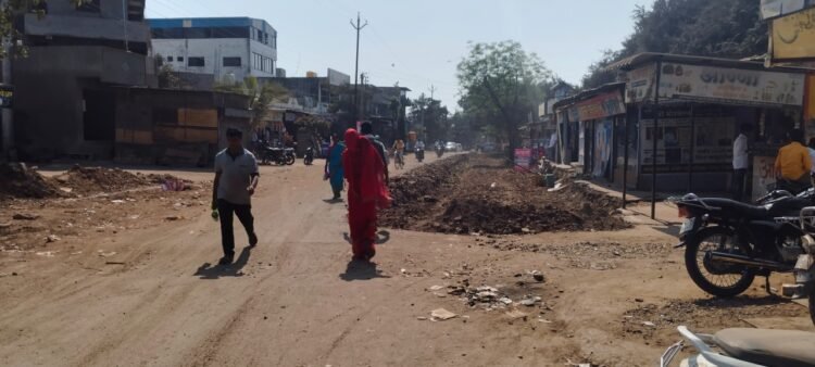 अणदूरच्या खंडोबा मंदिराकडे जाणारा रस्ता होणार सिमेंटचा